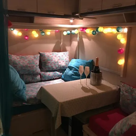 Gardencaravan Near In Green Area キャンプ場